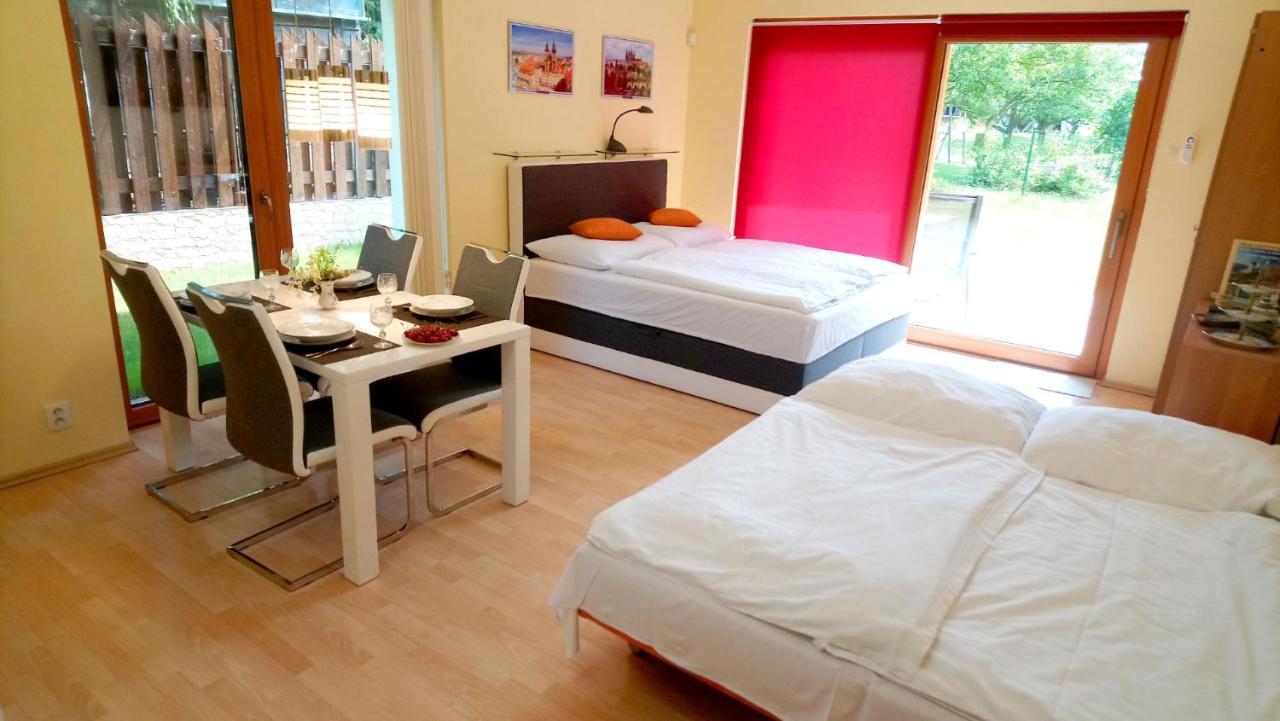 Lovely Apartment, Garden, Parking, Wifi, Netflix Prague Ngoại thất bức ảnh